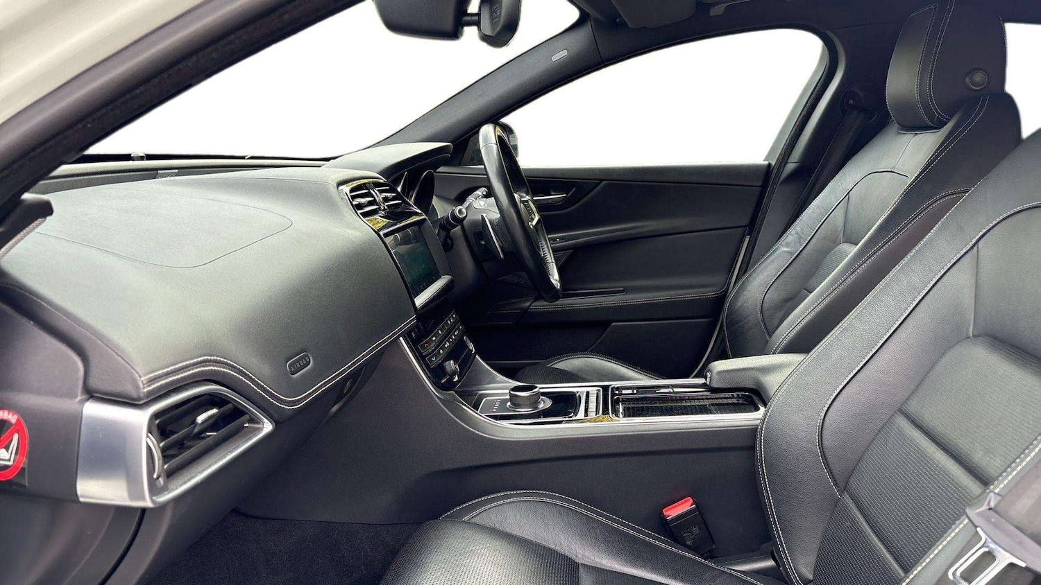 Used Jaguar XE for sale - 76100623: Photo 3