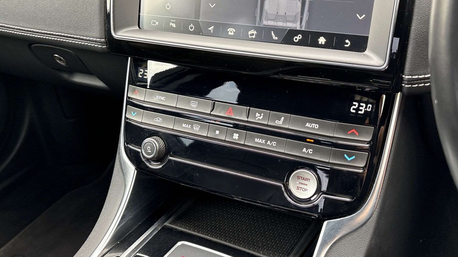 Used Jaguar XE for sale - 76100623: Photo 33