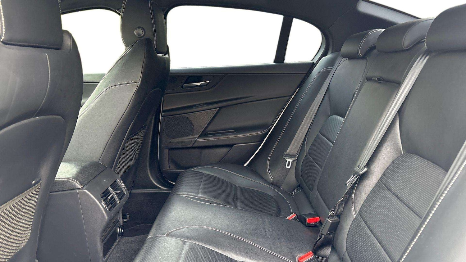 Used Jaguar XE for sale - 76100623: Photo 4