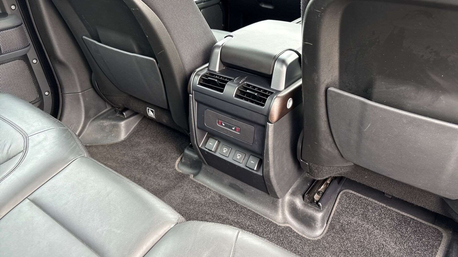 Used Land Rover Defender 2021 for sale - 75293756: Photo 18