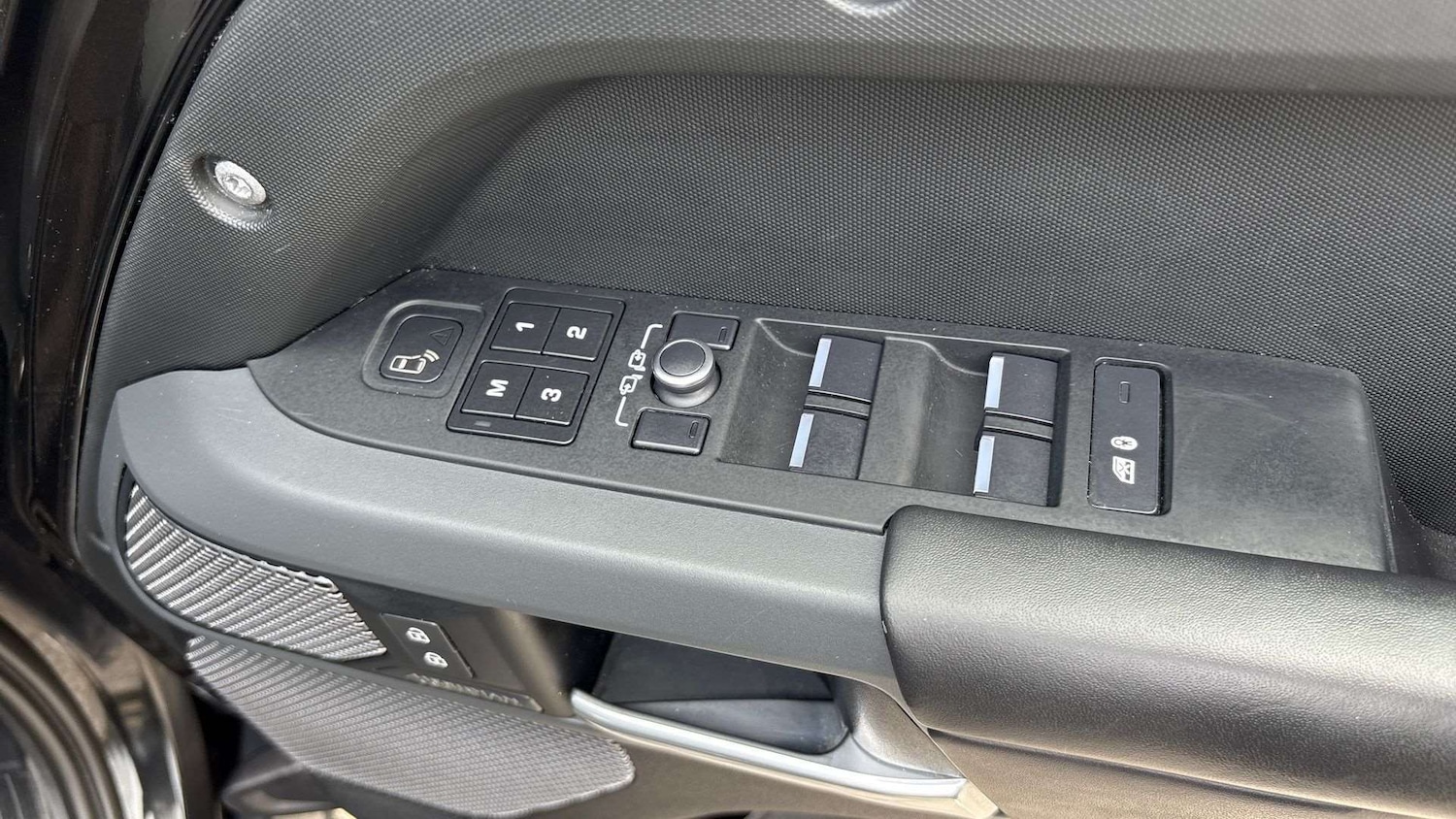 Used Land Rover Defender 2021 for sale - 75293756: Photo 25