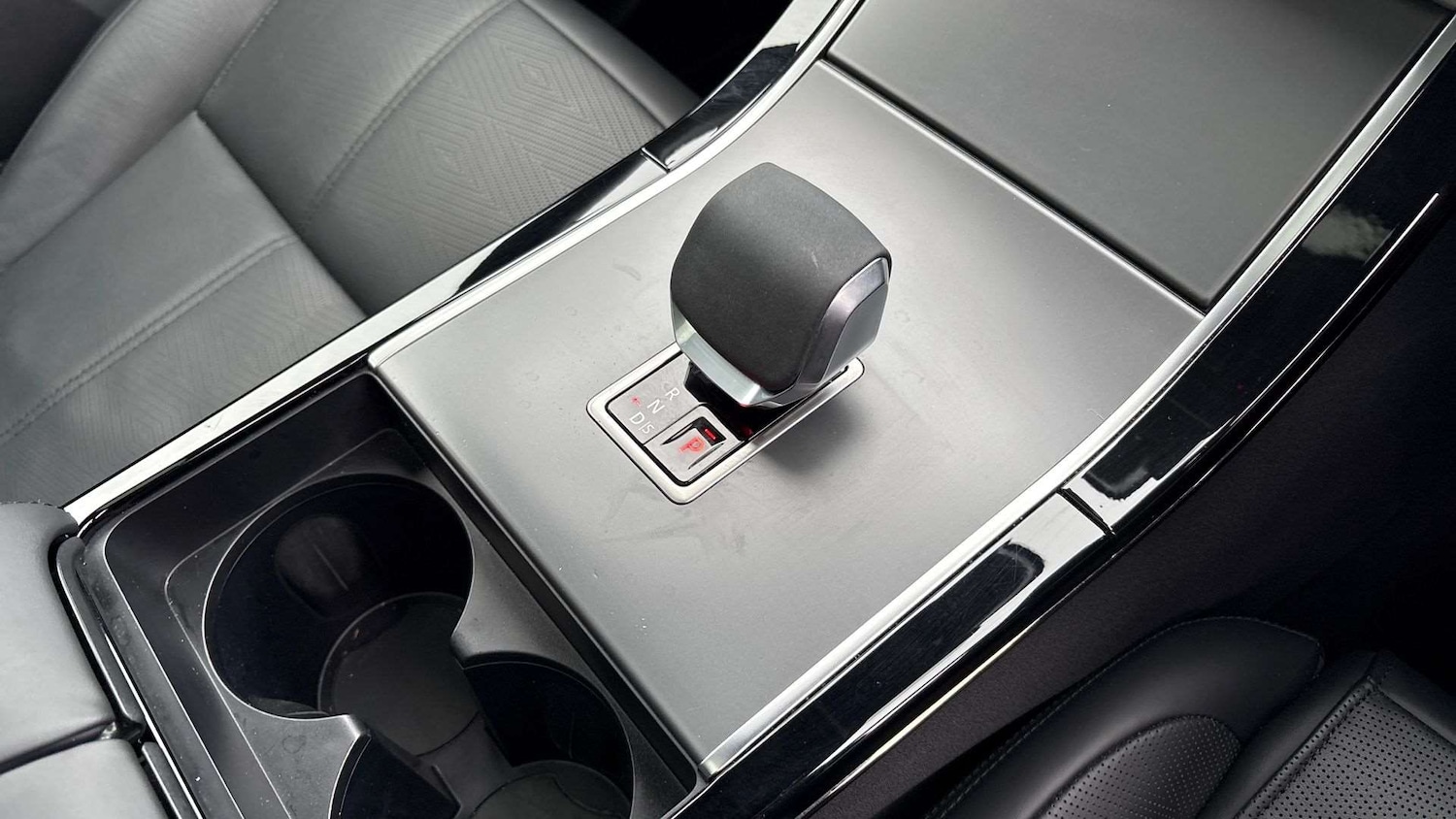 Used Land Rover Range Rover Velar 2024 for sale - 76889831: Photo 13