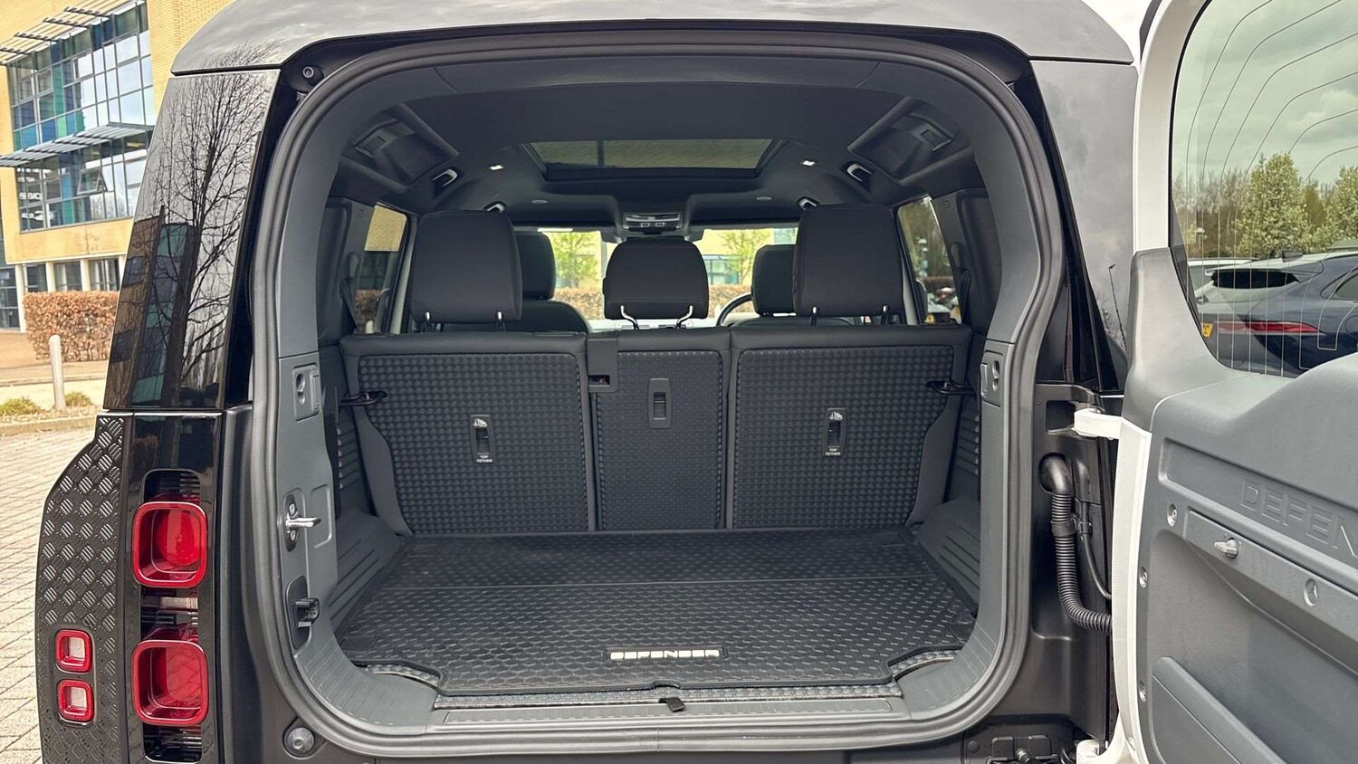 Used Land Rover Defender 2022 for sale - 78104792: Photo 10