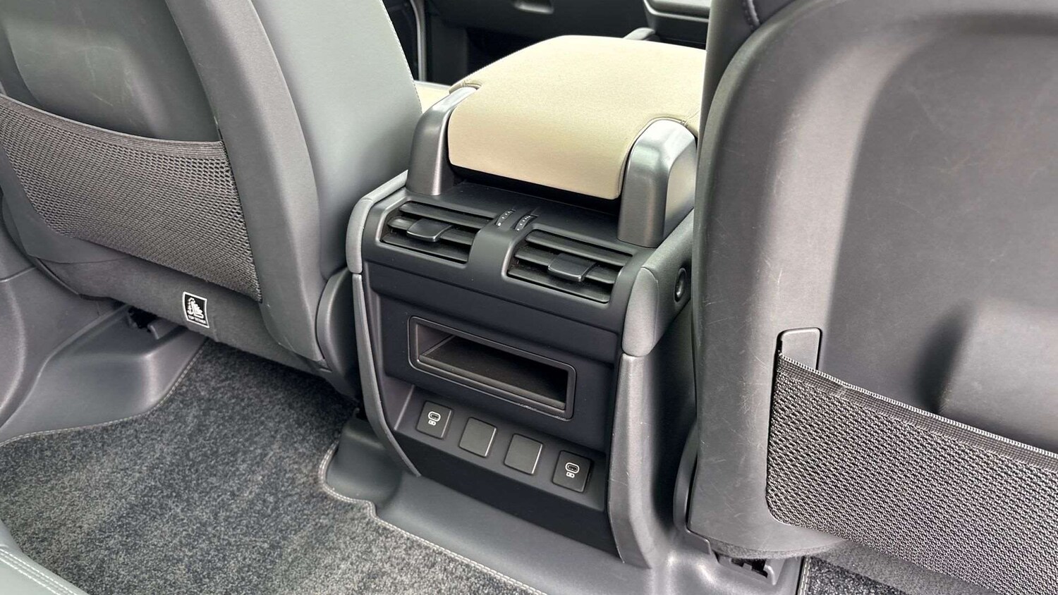 Used Land Rover Defender 2022 for sale - 78104792: Photo 18