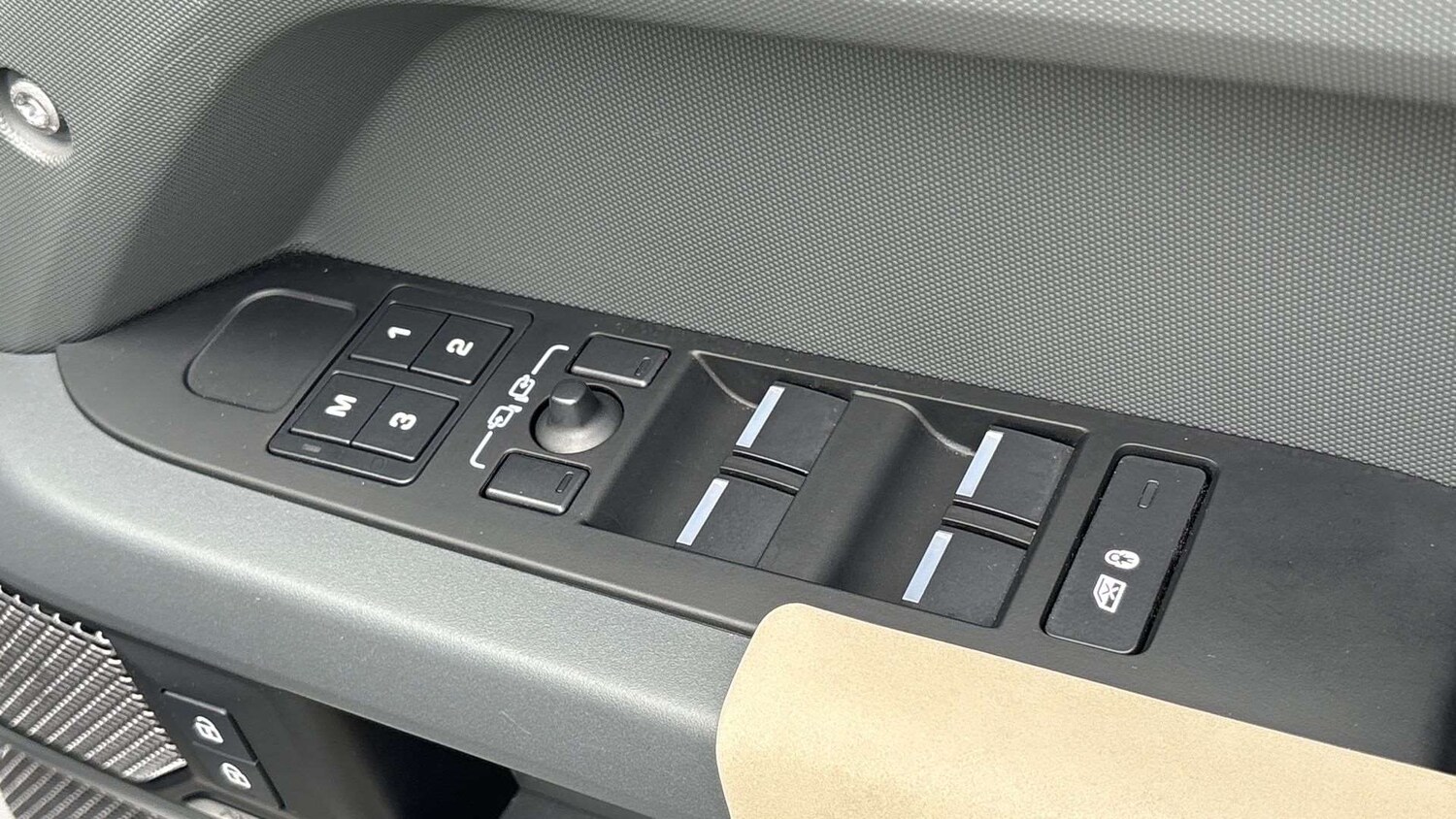 Used Land Rover Defender 2022 for sale - 78104792: Photo 25