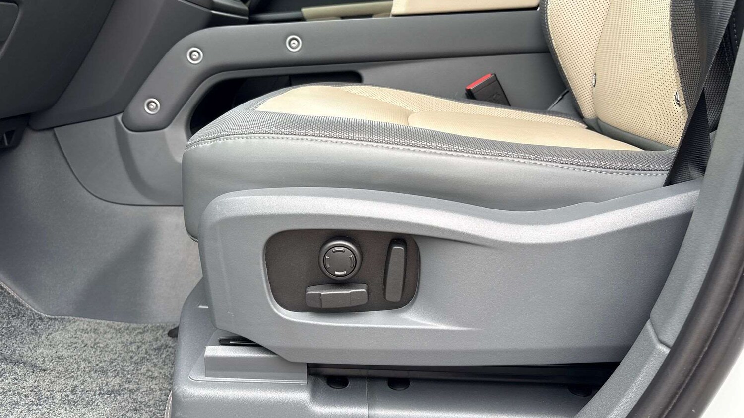 Used Land Rover Defender 2022 for sale - 78104792: Photo 35