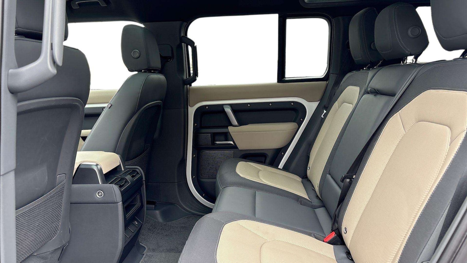 Used Land Rover Defender 2022 for sale - 78104792: Photo 4