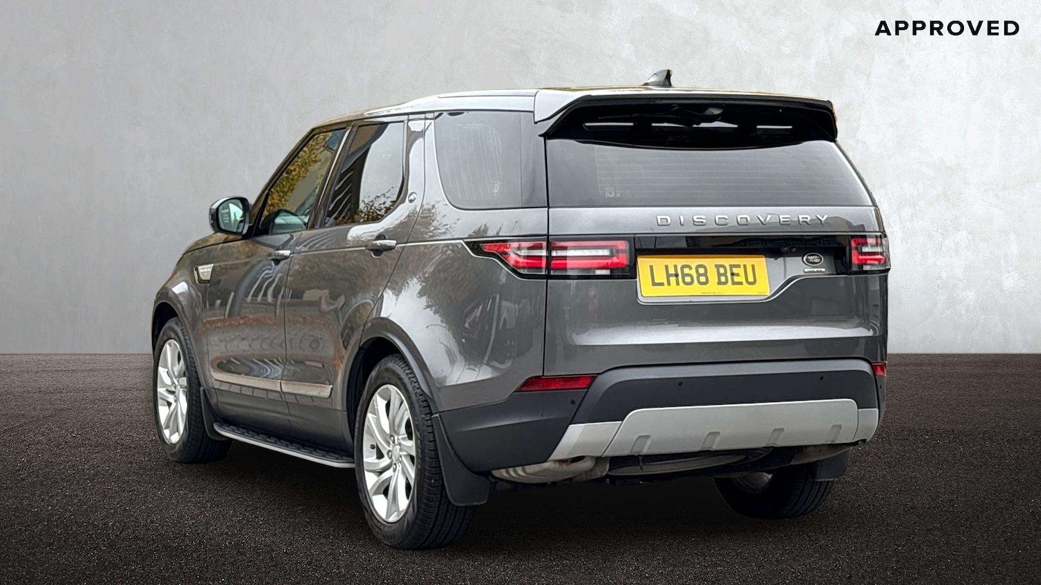 Used Land Rover Discovery 2018 for sale - 76351691: Photo 2