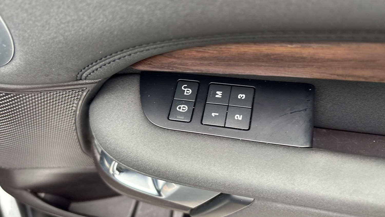 Used Land Rover Discovery 2018 for sale - 76351691: Photo 25
