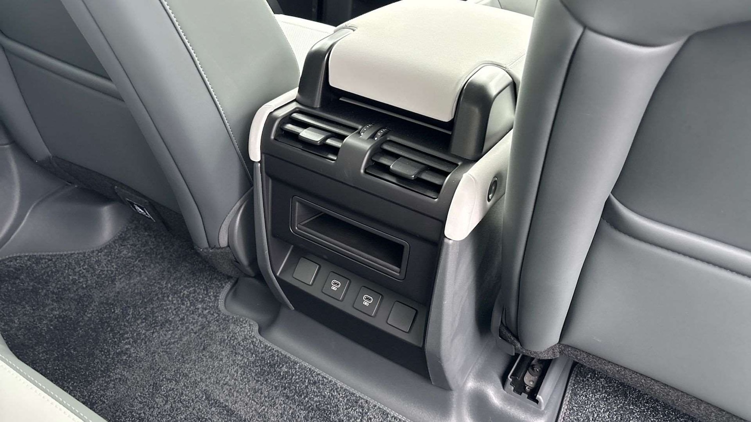 Used Land Rover Defender 2025 for sale - 77347896: Photo 18