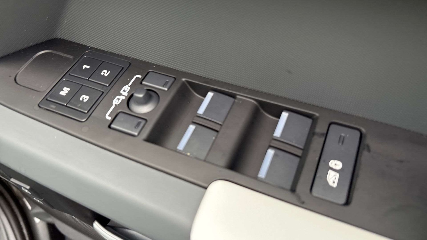 Used Land Rover Defender 2025 for sale - 77347896: Photo 25