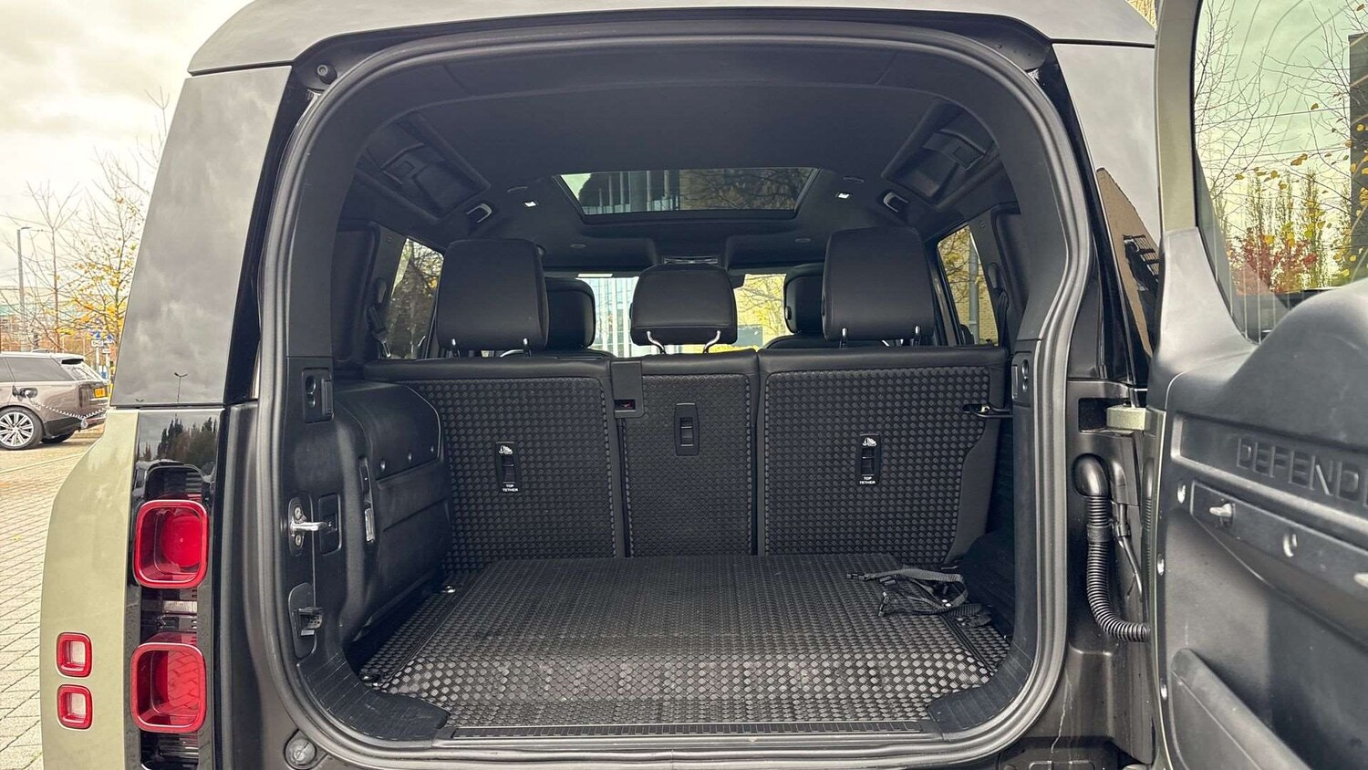 Used Land Rover Defender 2023 for sale - 76421113: Photo 10