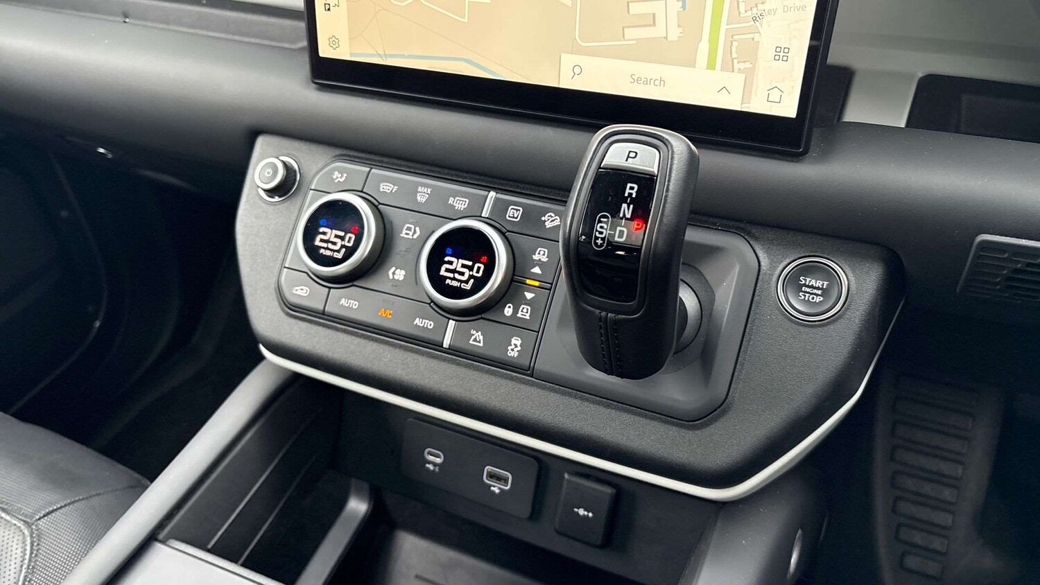 Used Land Rover Defender 2023 for sale - 76421113: Photo 13