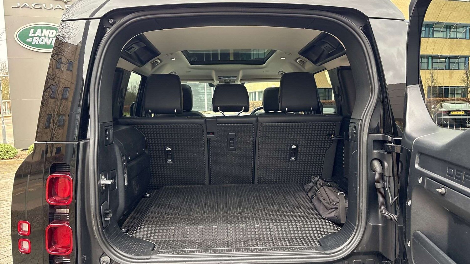 Used Land Rover Defender 2022 for sale - 77648795: Photo 10