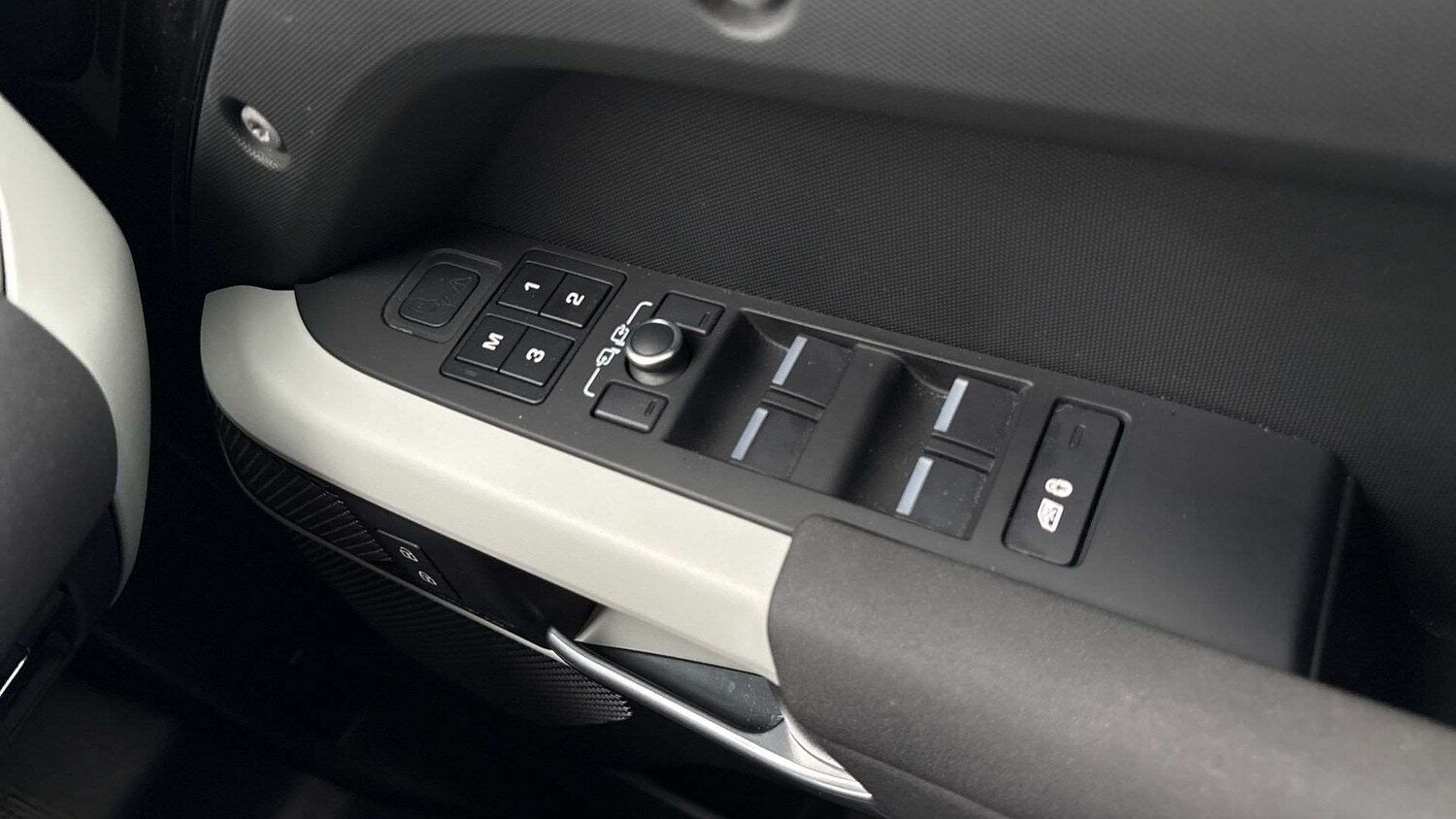 Used Land Rover Defender 2022 for sale - 77648795: Photo 25