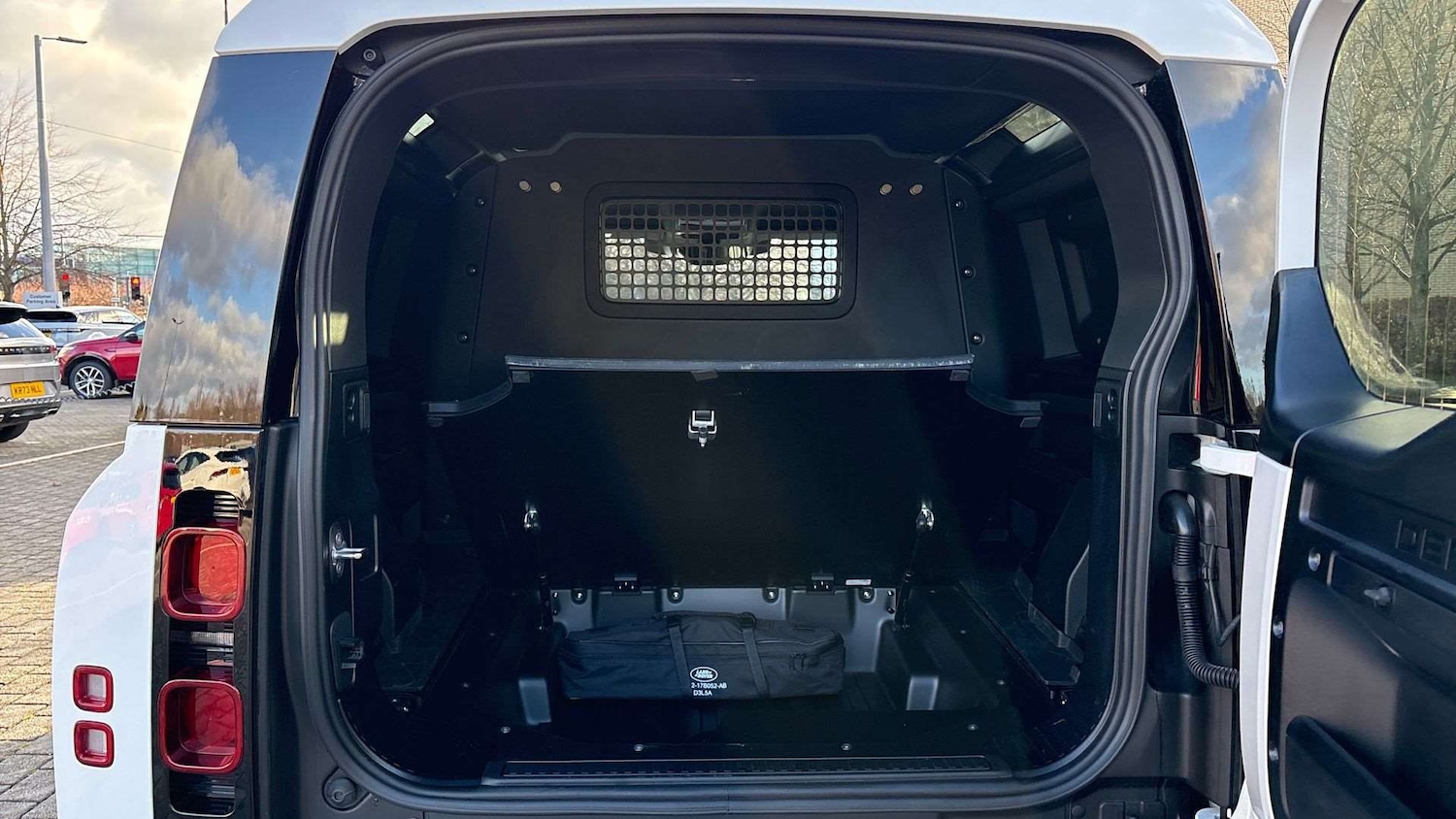 Used Land Rover Defender 90 2025 for sale - 77093327: Photo 10