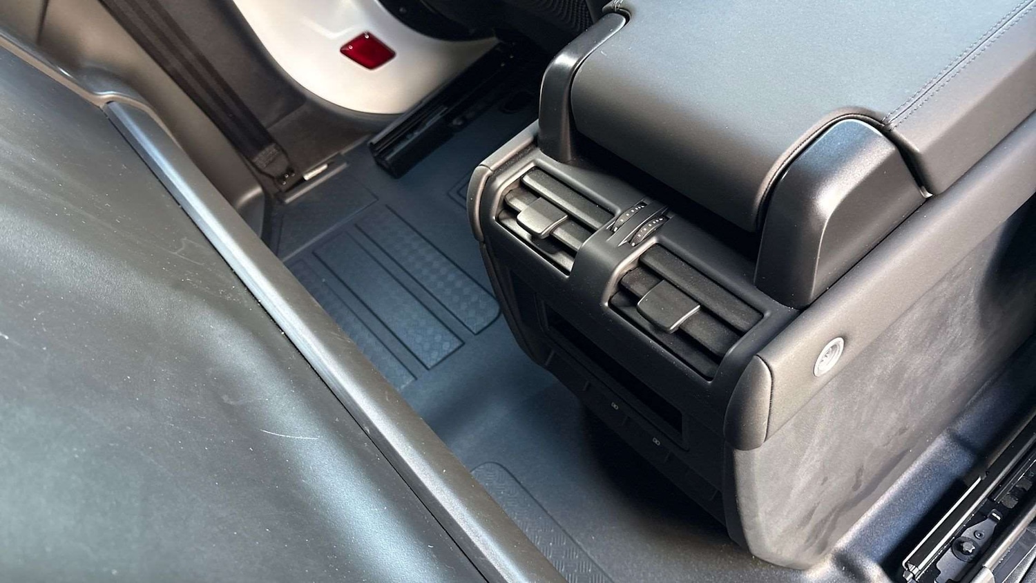 Used Land Rover Defender 90 2025 for sale - 77093327: Photo 18