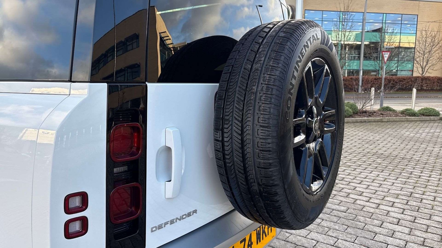 Used Land Rover Defender 90 2025 for sale - 77093327: Photo 32