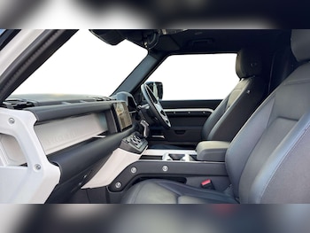 Used Land Rover Defender 90 2025 for sale - 77093327: Photo