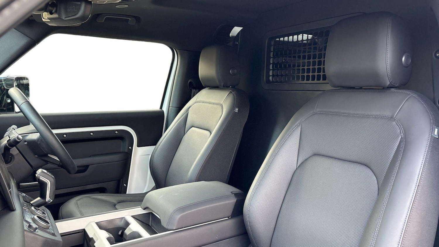 Used Land Rover Defender 90 2025 for sale - 77093327: Photo 4