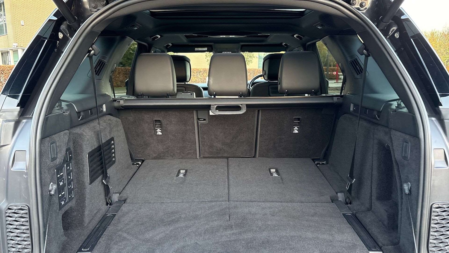 Used Land Rover Discovery 2023 for sale - 76553124: Photo 10