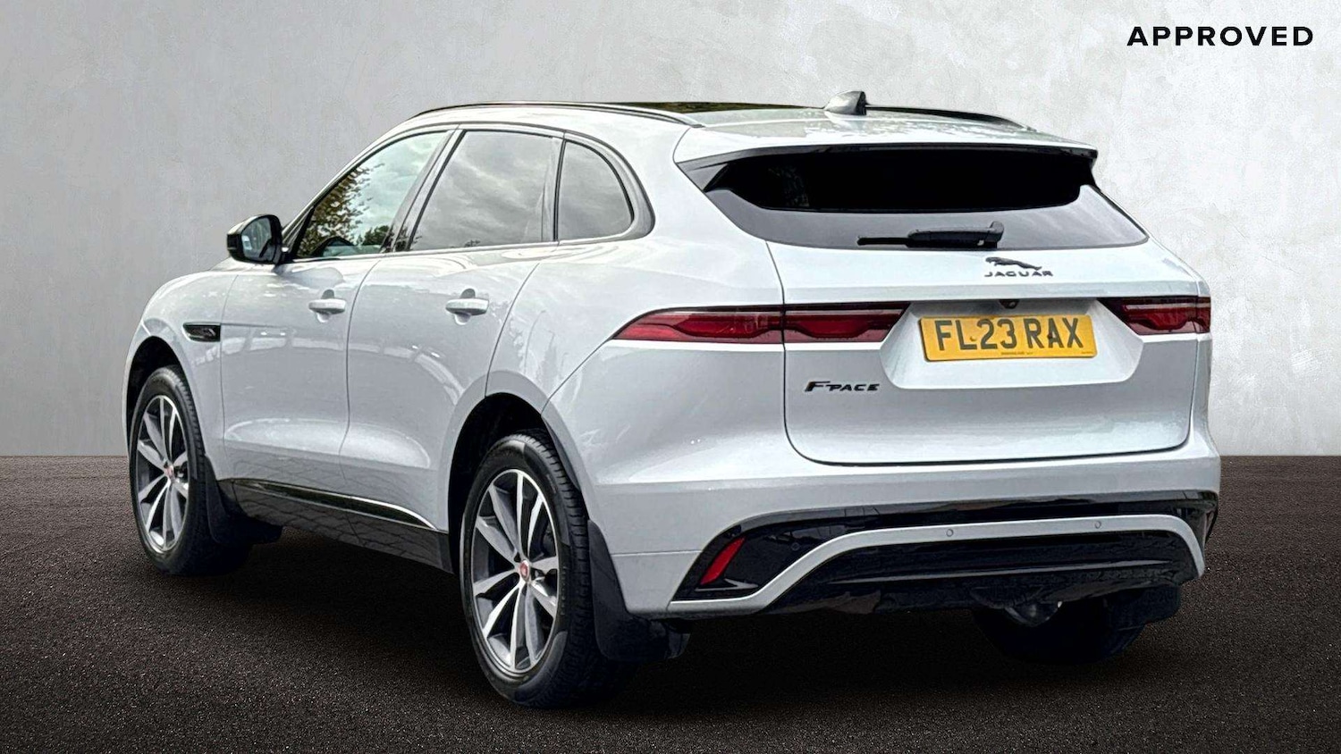 Used Jaguar F-Pace 2023 for sale - 76075495: Photo 2