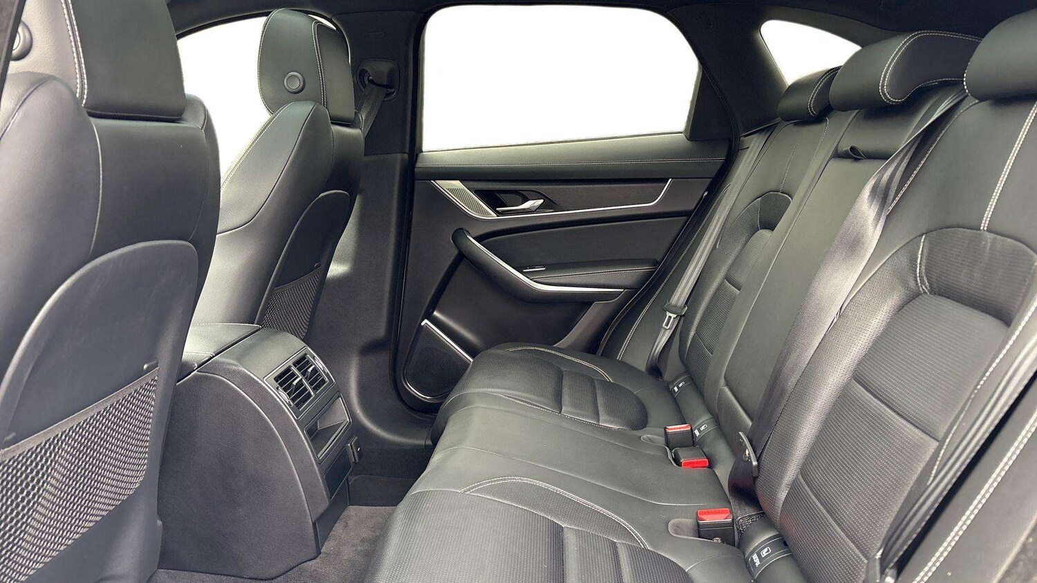 Used Jaguar F-Pace 2023 for sale - 76075495: Photo 4