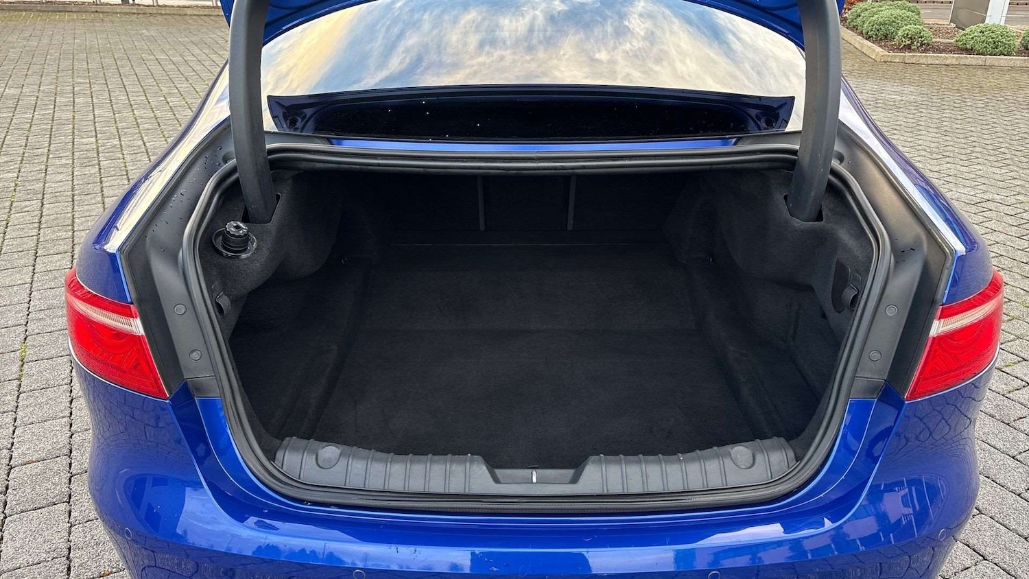 Used Jaguar XF 2018 for sale - 76515536: Photo 10