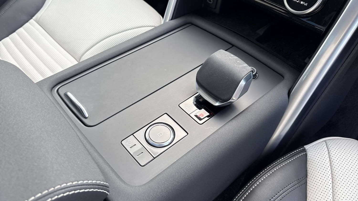 Used Land Rover Discovery 2024 for sale - 76875810: Photo 13