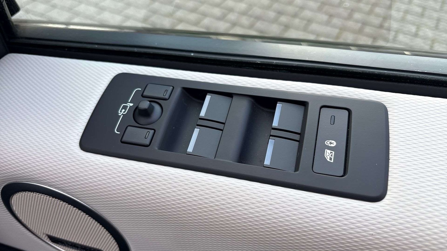 Used Land Rover Discovery 2024 for sale - 76875810: Photo 25