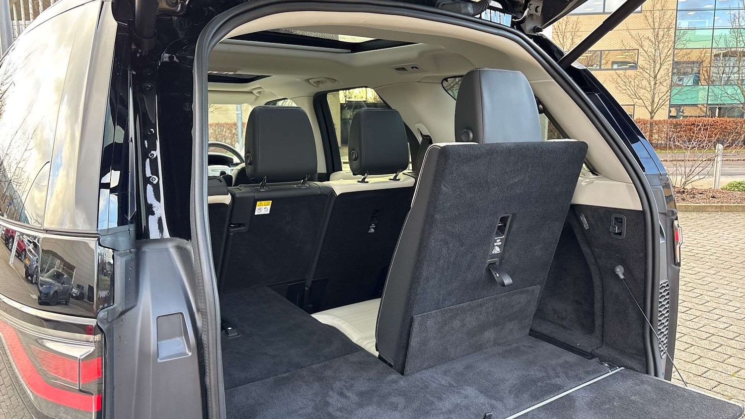 Used Land Rover Discovery 2024 for sale - 76875810: Photo 33