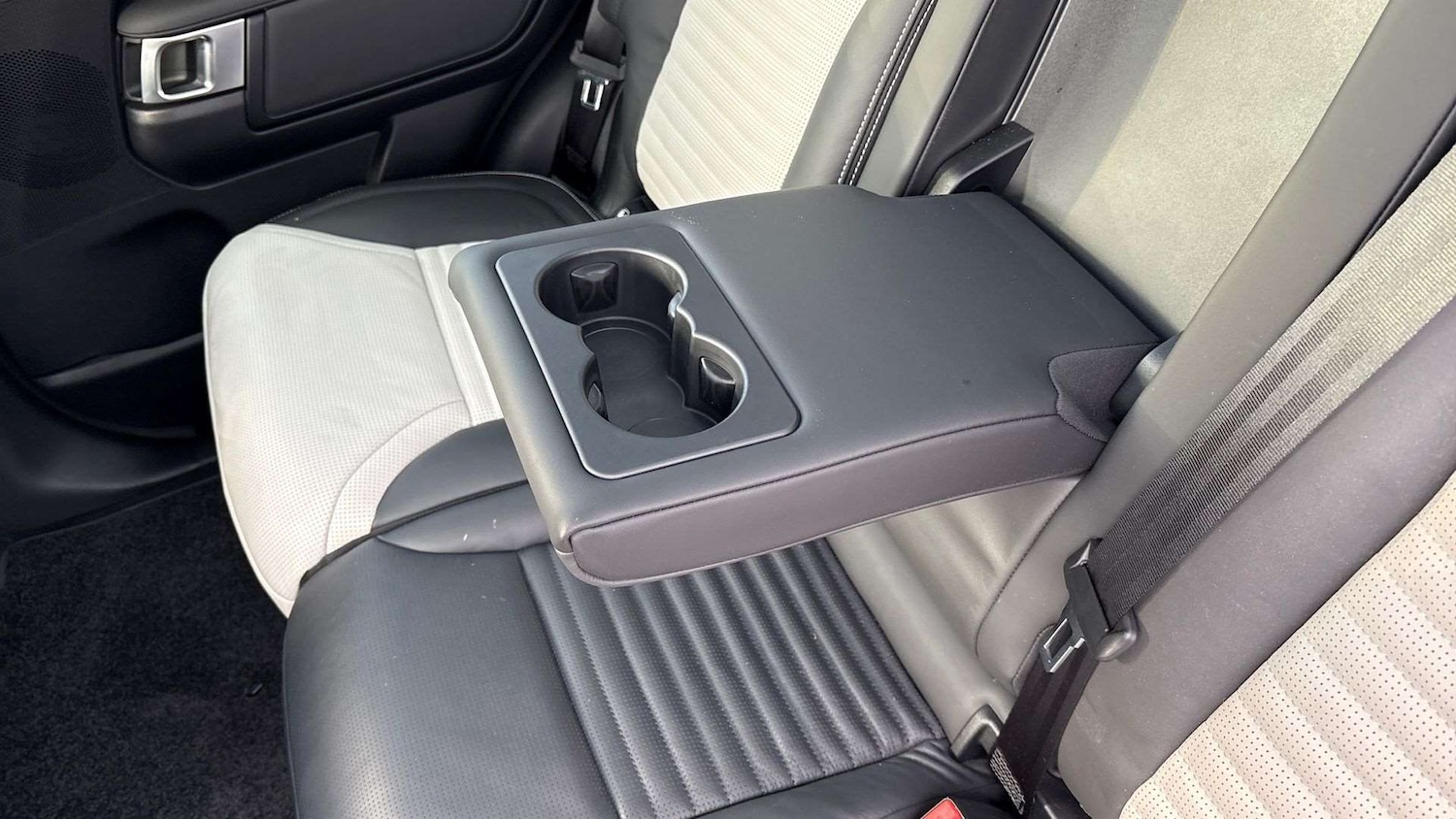 Used Land Rover Discovery 2024 for sale - 76875810: Photo 35