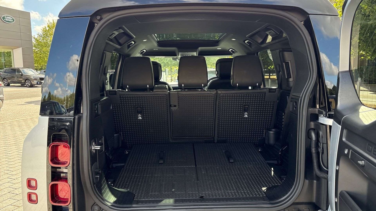 Used Land Rover Defender 2021 for sale - 76351552: Photo 10