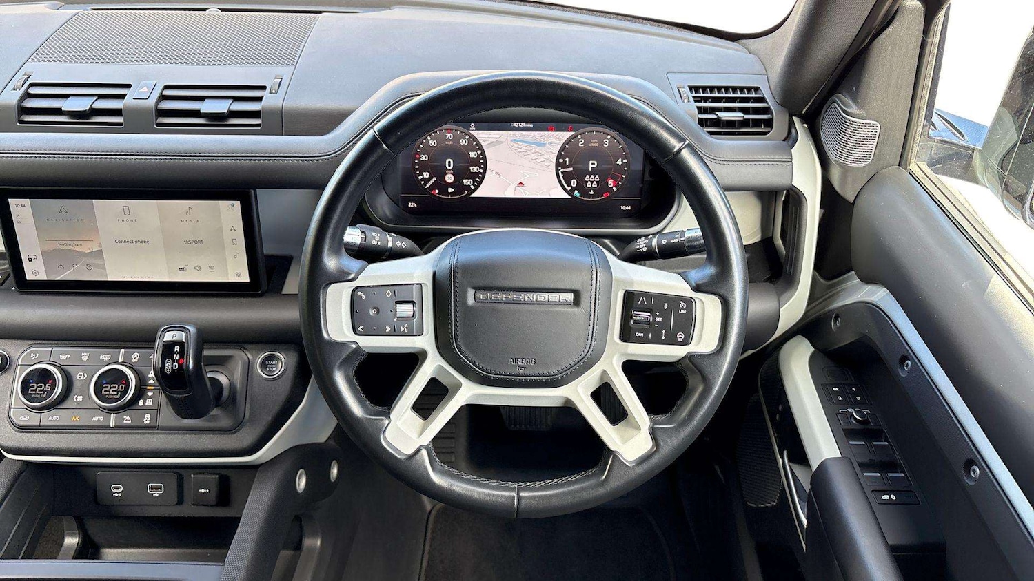 Used Land Rover Defender 2021 for sale - 76351552: Photo 15