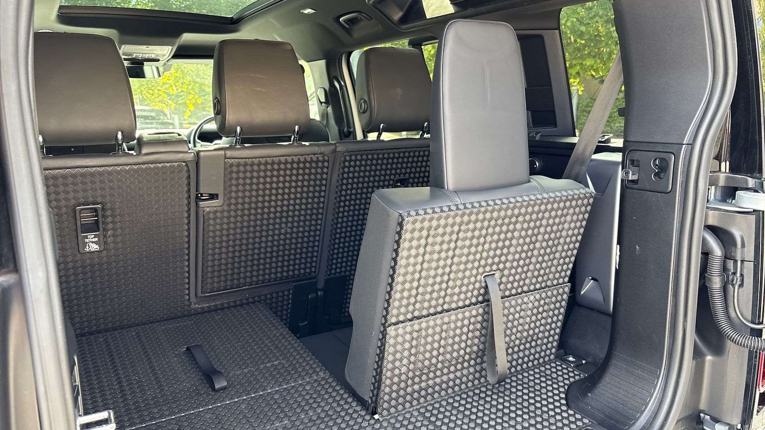 Used Land Rover Defender 2021 for sale - 76351552: Photo 26
