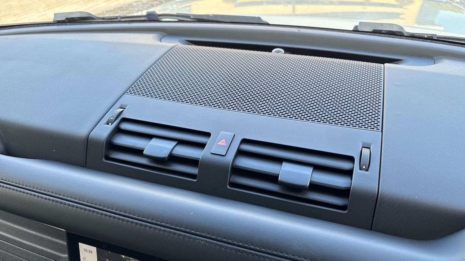 Used Land Rover Defender 2021 for sale - 76351552: Photo 31