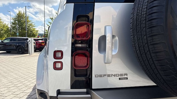 Used Land Rover Defender 2021 for sale - 75603811: Photo 25