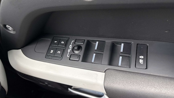 Used Land Rover Defender 2023 for sale - 76170000: Photo 25