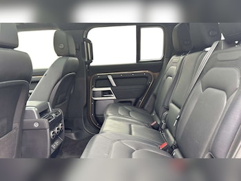 Used Land Rover Defender 2023 for sale - 76170000: Photo 4