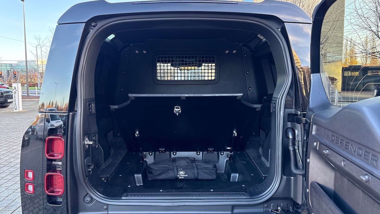 Used Land Rover Defender 90 2023 for sale - 76718096: Photo 10