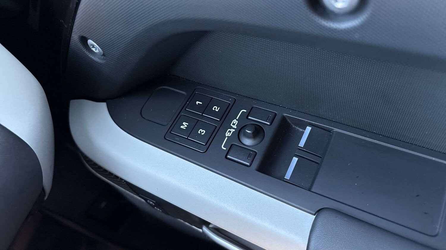 Used Land Rover Defender 90 2023 for sale - 76718096: Photo 25