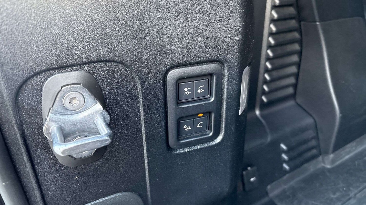 Used Land Rover Defender 90 2023 for sale - 76718096: Photo 27