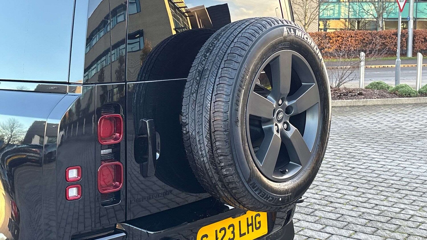 Used Land Rover Defender 90 2023 for sale - 76718096: Photo 32