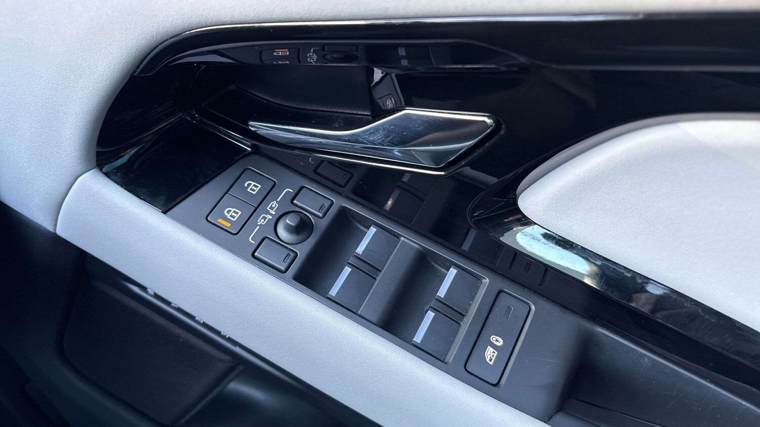 Used Land Rover Range Rover Evoque 2025 for sale - 75758037: Photo 25