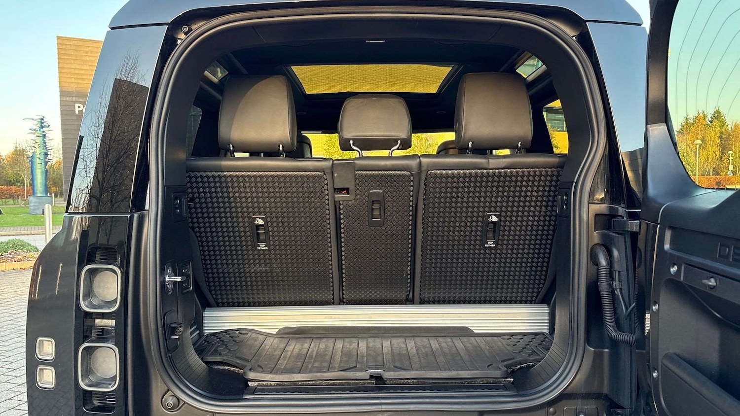 Used Land Rover Defender 2023 for sale - 76564320: Photo 10