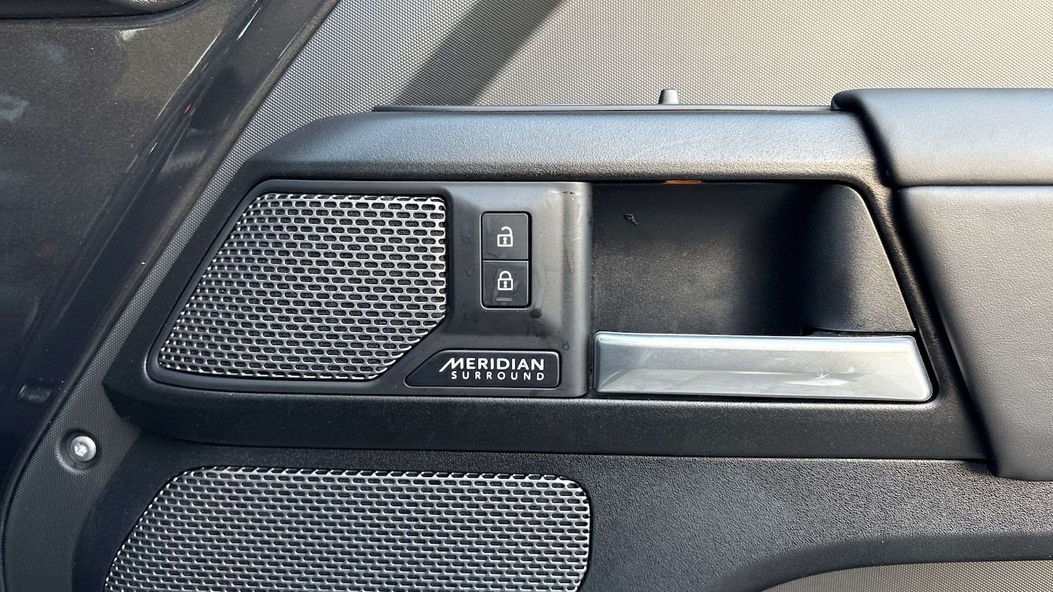 Used Land Rover Defender 2023 for sale - 76564320: Photo 24