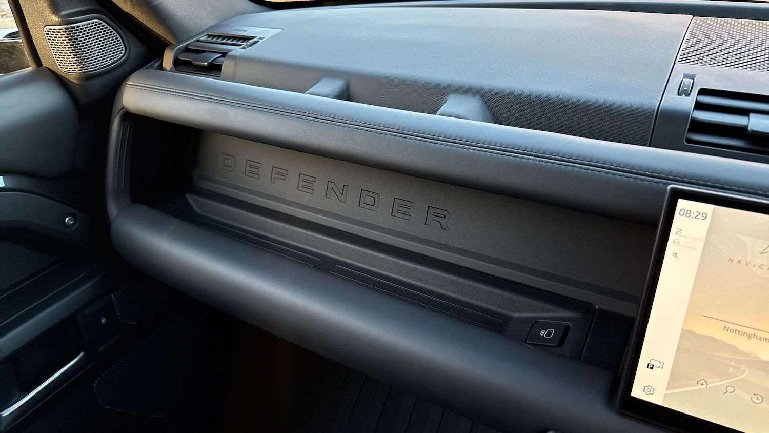 Used Land Rover Defender 2023 for sale - 76564320: Photo 33