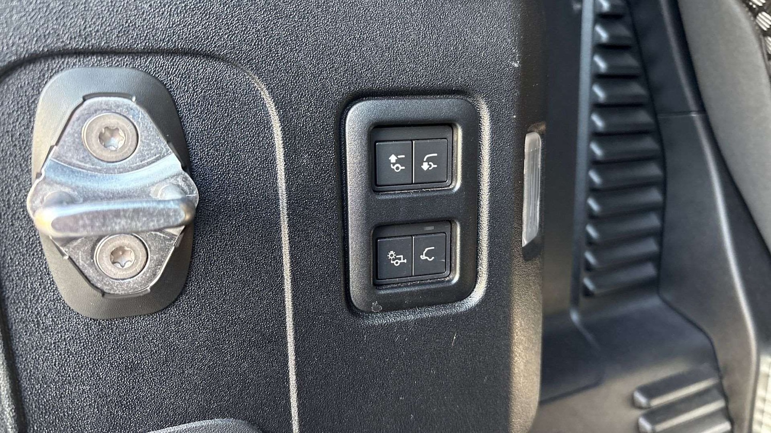 Used Land Rover Defender 2023 for sale - 76564320: Photo 35