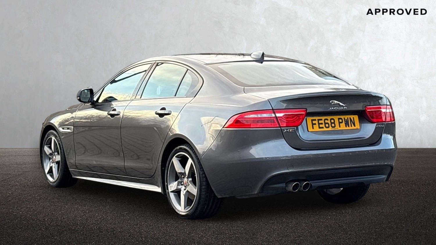 Used Jaguar XE 2018 for sale - 77103106: Photo 2