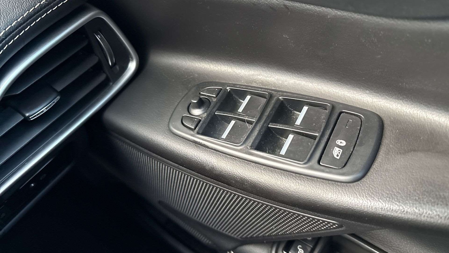 Used Jaguar XE 2018 for sale - 77103106: Photo 24